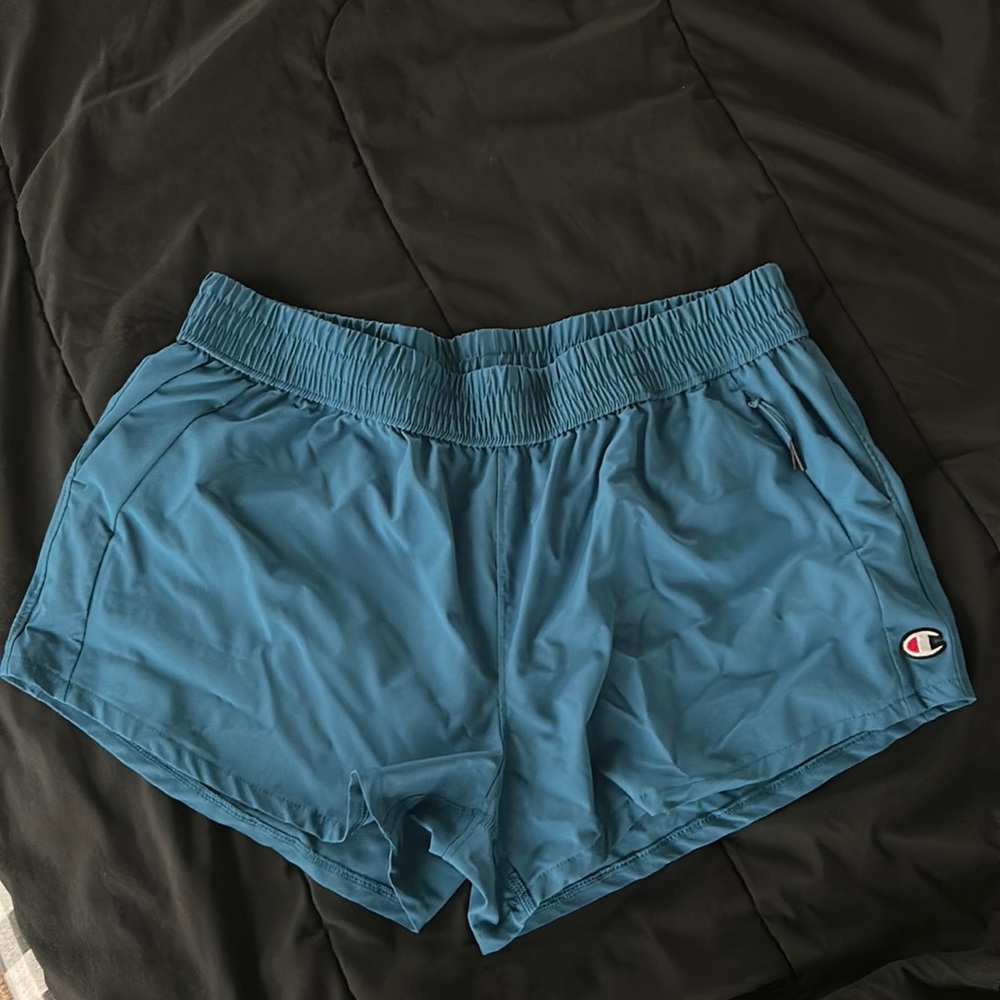 Turquoise, Champion short!